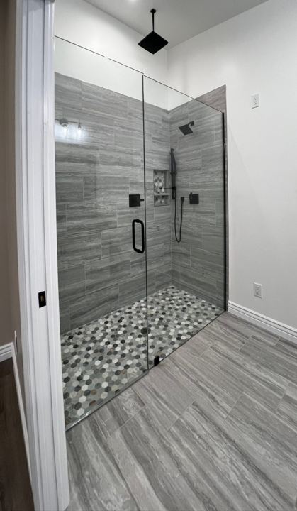 Main bathroom walk-in shower