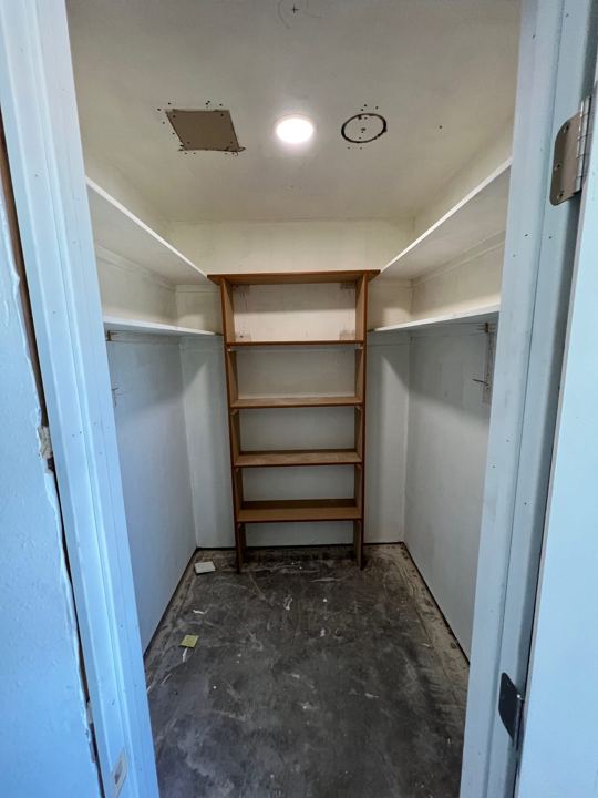 Walk-in closet shelving