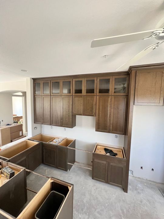 Cabinet wall with glass uppers