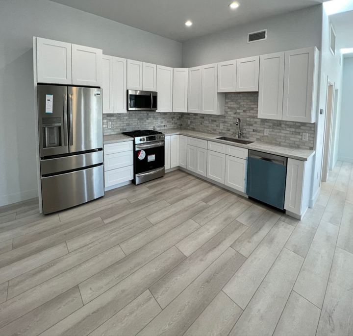 Kitchen, second angle