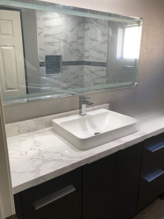 Vessel sink and quartz top