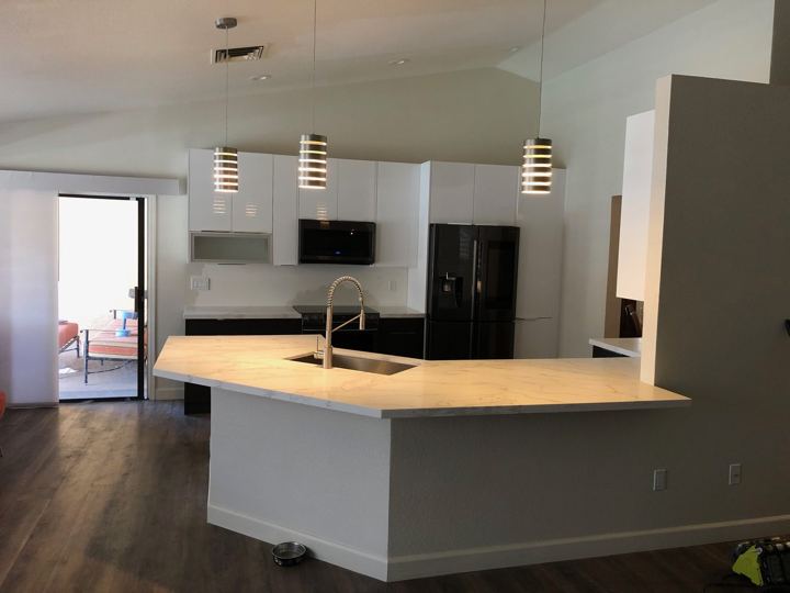 Kitchen and peninsula toward the patio