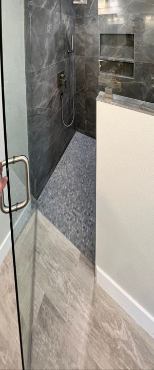Shower niche and bench