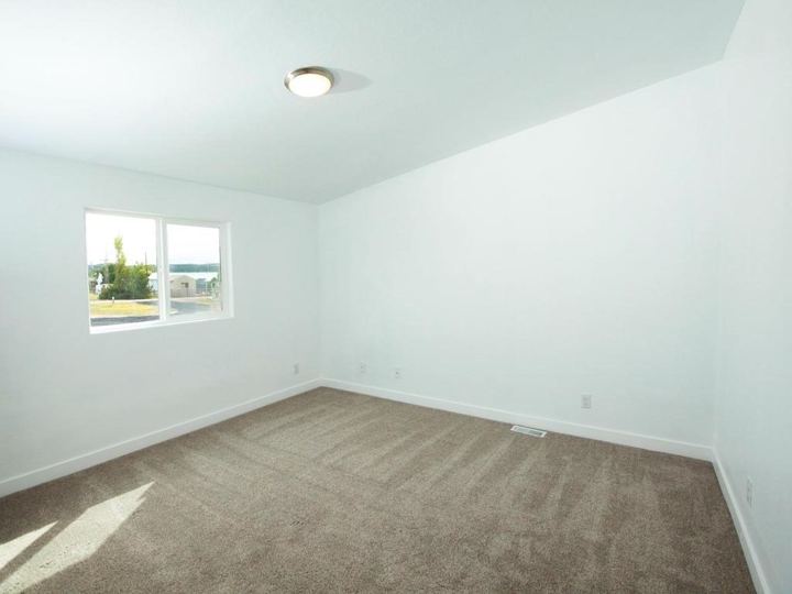 Bedroom, second angle